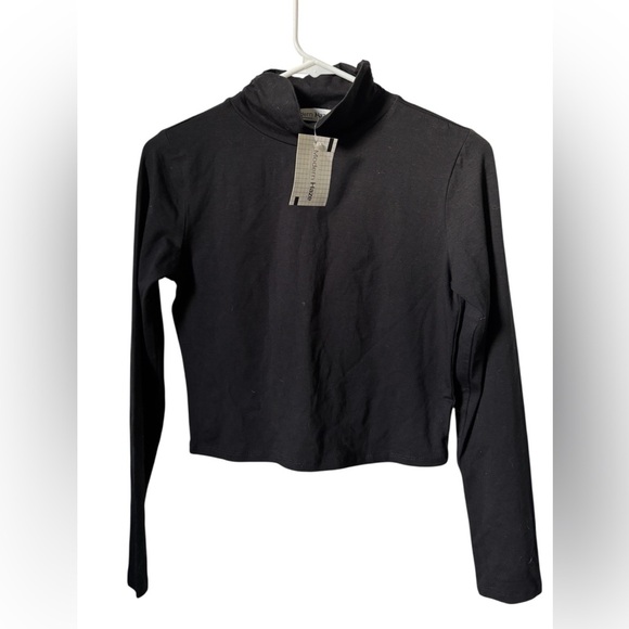 modern haze Tops - NWT Scrunched Neck Black Long Sleeve Crop Top